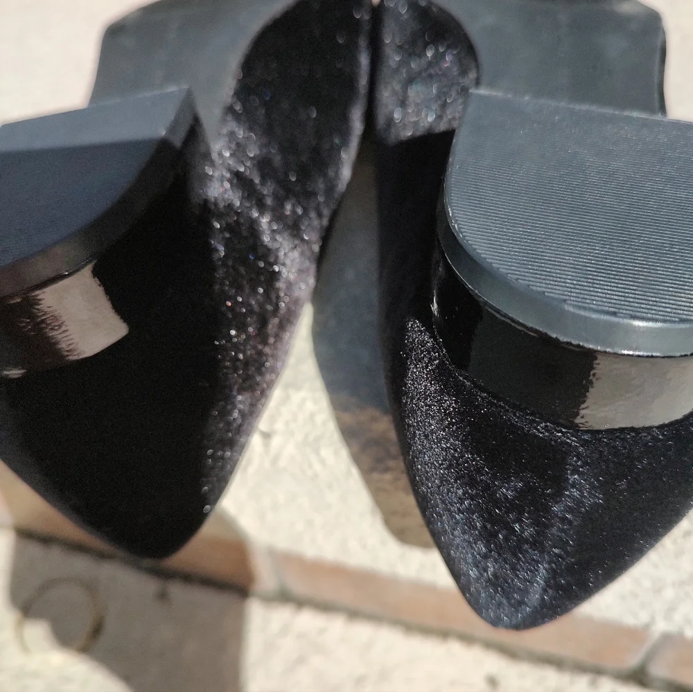 Adrianne Vittadini Elegant Velvet With Rhinestone Flats - Picture 6 of 10